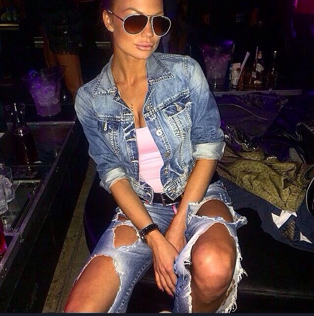 Живу в Москве и готова подарить тебе незабываемые моменты удовольствия.
🌟 Мои услуги настолько широки, насколько глубоко твои желания. Будь то страстные эротические массажи, интенсивные BDSM-сессии или просто приятное время в компании красивой девушки - я умею дарить удовольствие и наслаждение.
💎 Необычные идеи? Их тоже приветствую! Я открыта для экспериментов и готова погрузиться с тобой в мир новых ощущений.
📸 На моем фото ты можешь увидеть мою прекрасную фигуру, обворожительную улыбку и довольного клиента после нашей встречи.
💬 Мои клиенты остаются довольными и хотят возвращаться ко мне снова и снова. У них есть только хорошие слова о нашем времени вместе.
💌 Я жду, чтобы воплотить в жизнь твои желания и фантазии. Не откладывай на потом - свяжись со мной прямо сейчас и пойми, что настоящее наслаждение это я. Евдокия